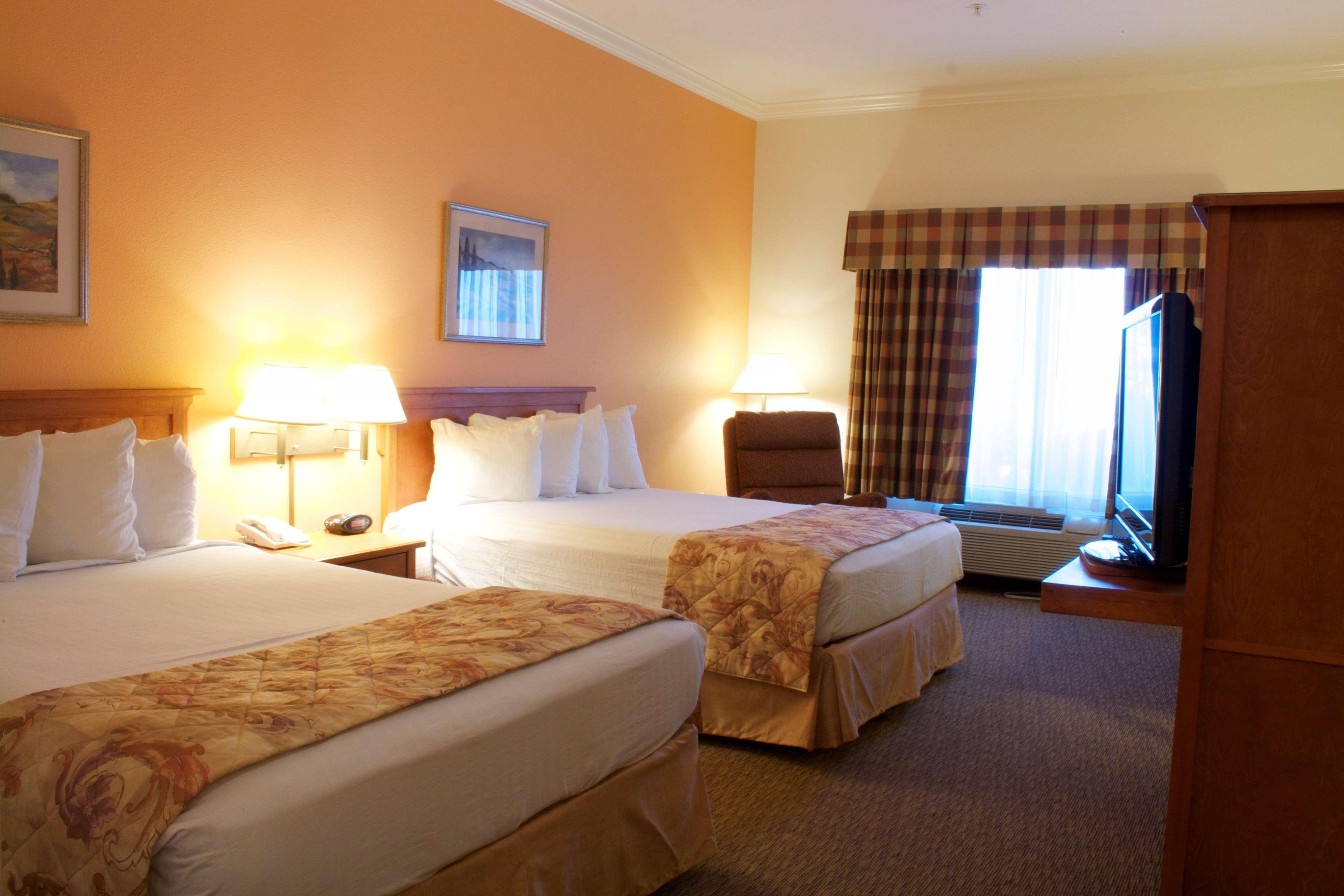 Western Grapevine Hotel 3*