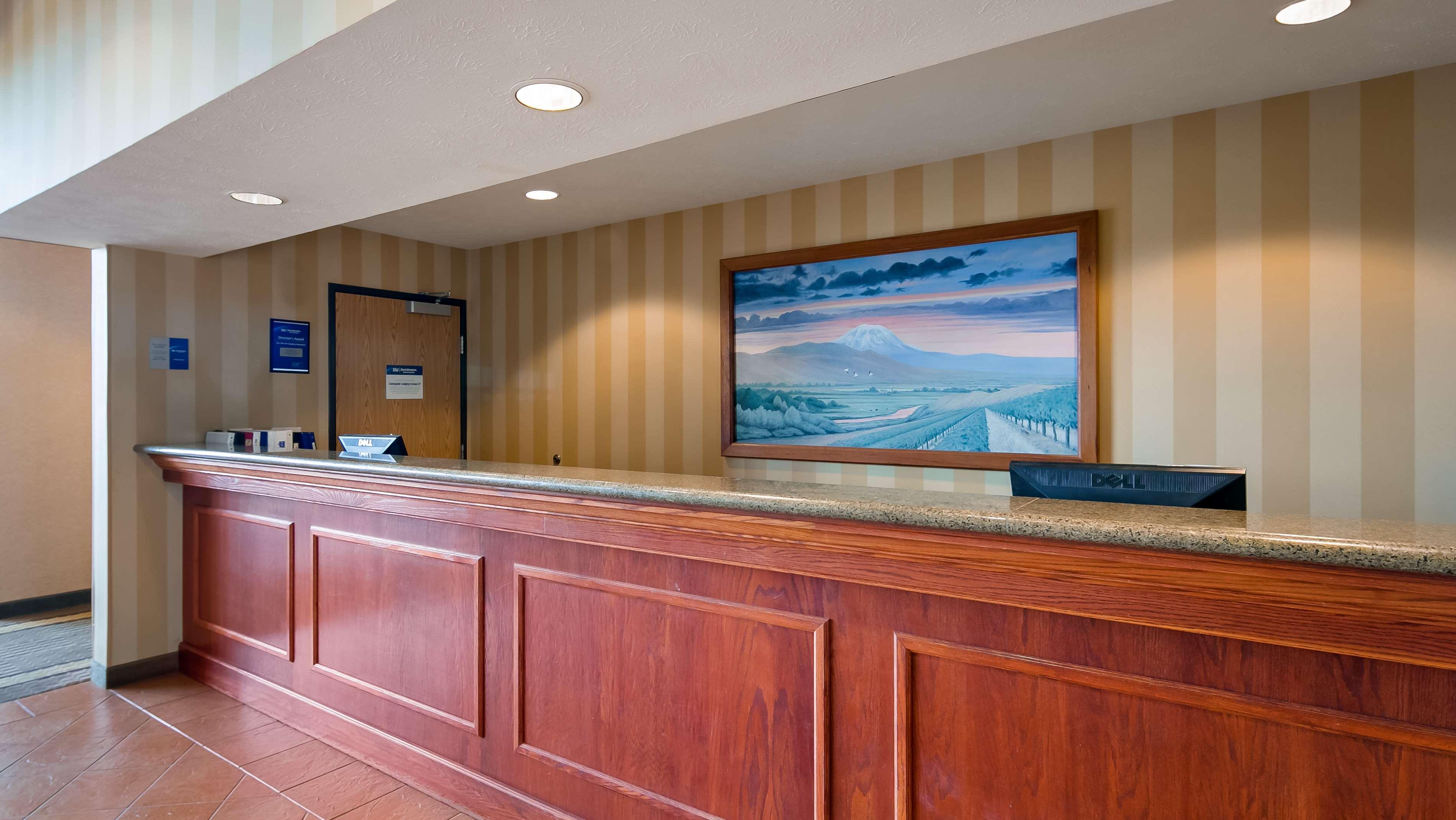 Western Grapevine Hotel 3*