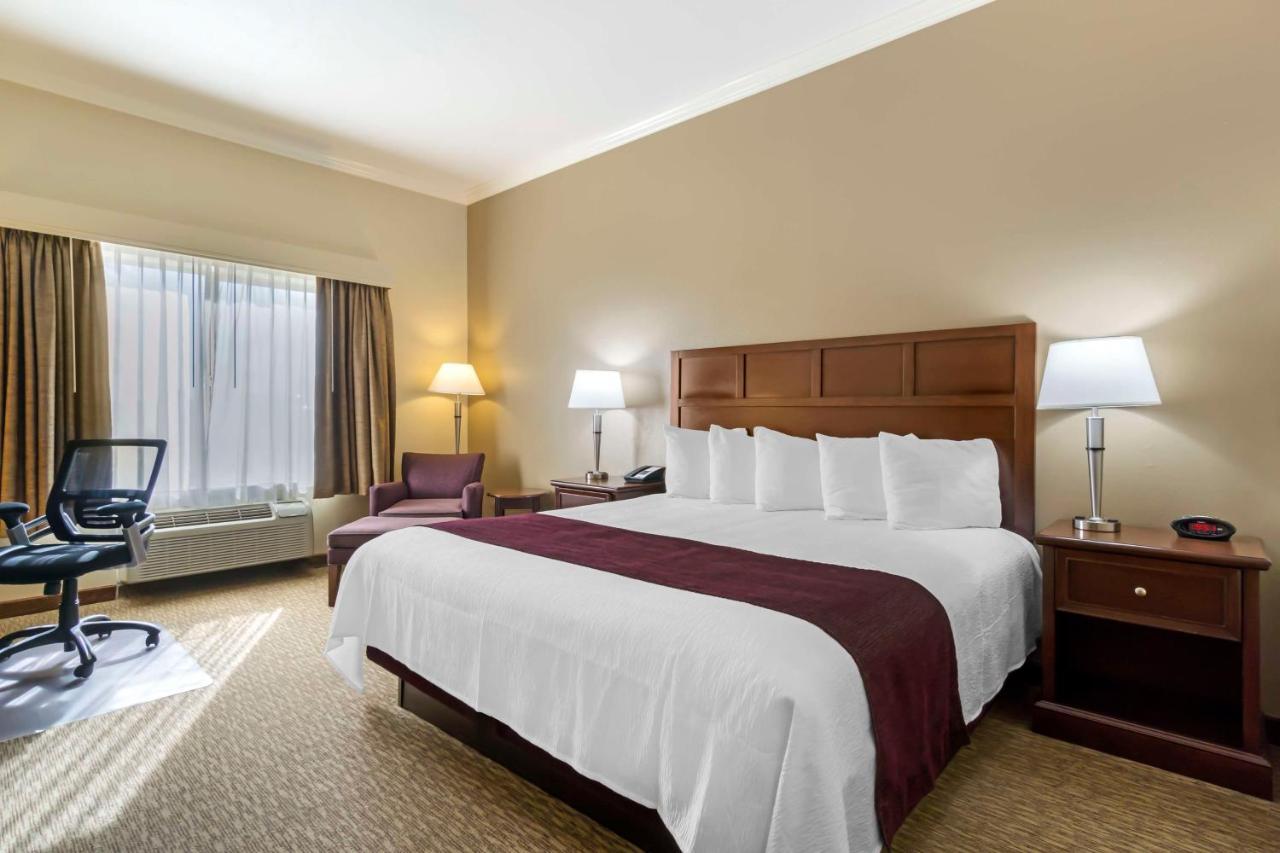 Western Grapevine Hotel