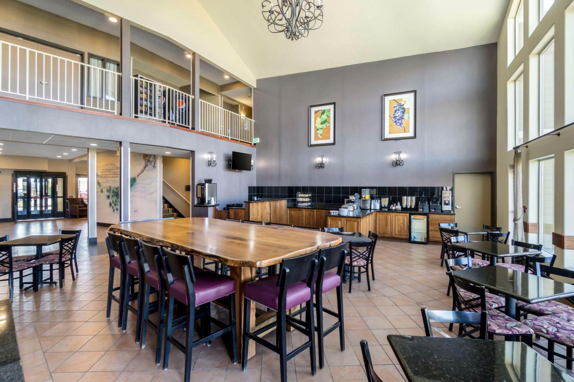 Western Grapevine Hotel 3*