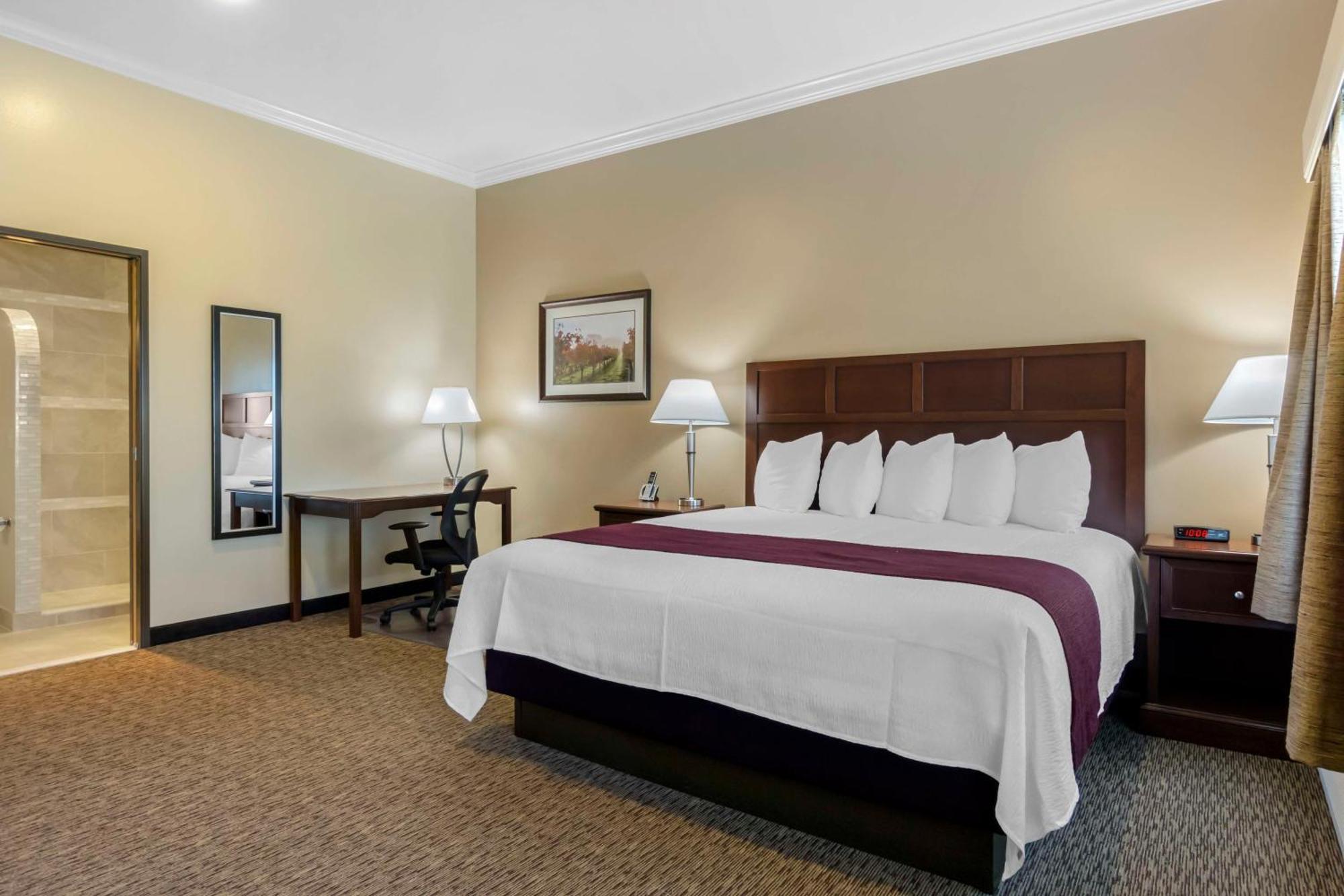 Western Grapevine Hotel