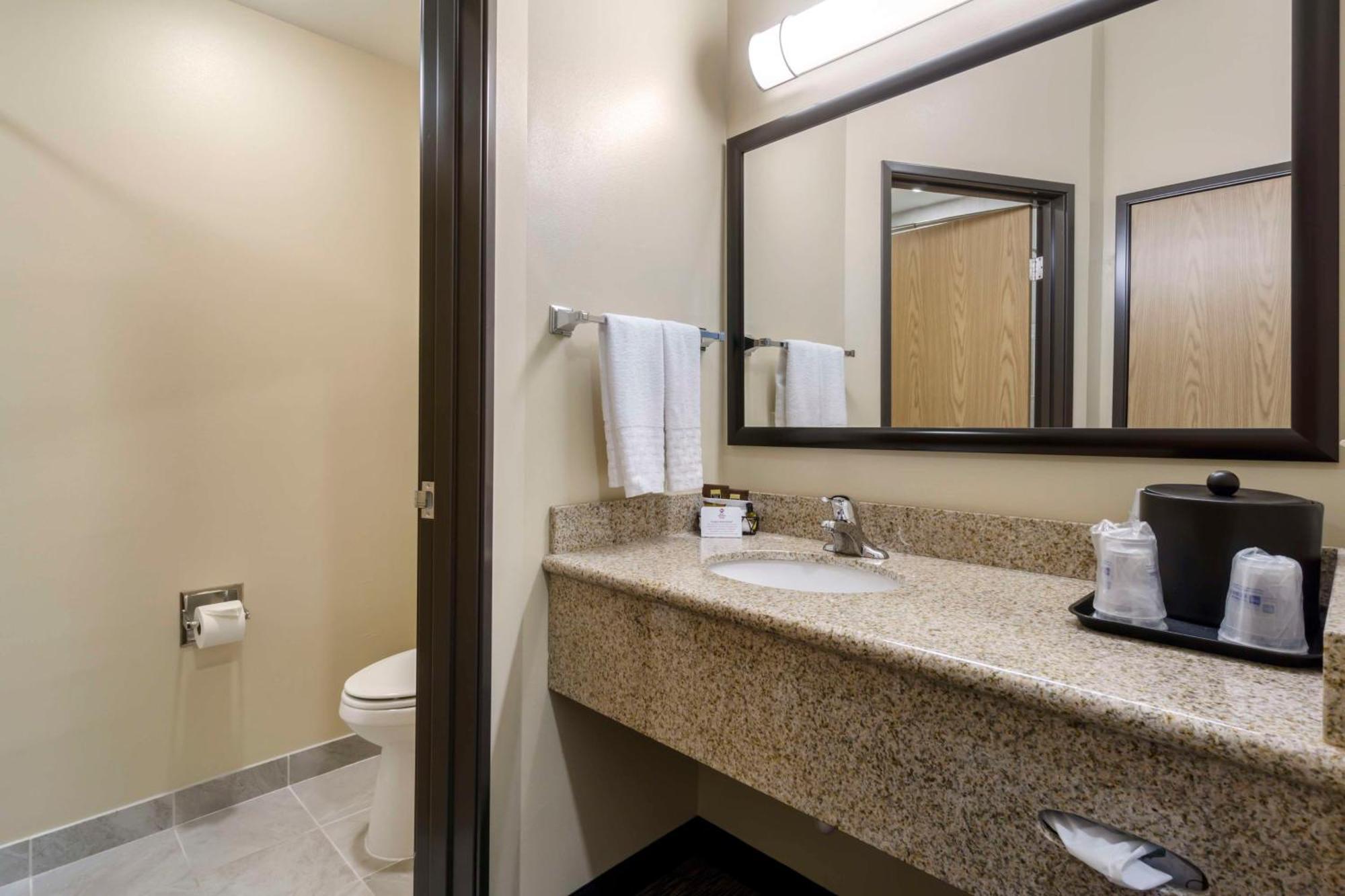 Western Grapevine Hotel 3*