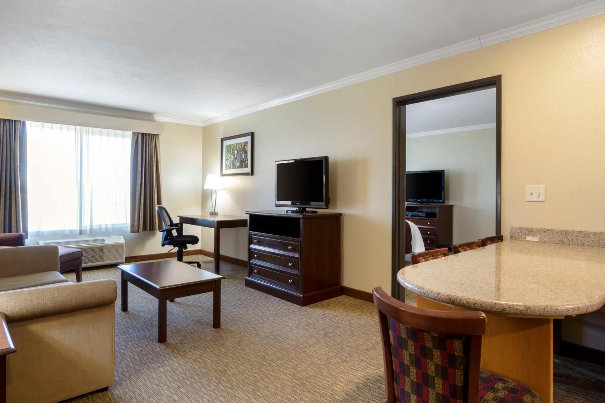 Western Grapevine Hotel