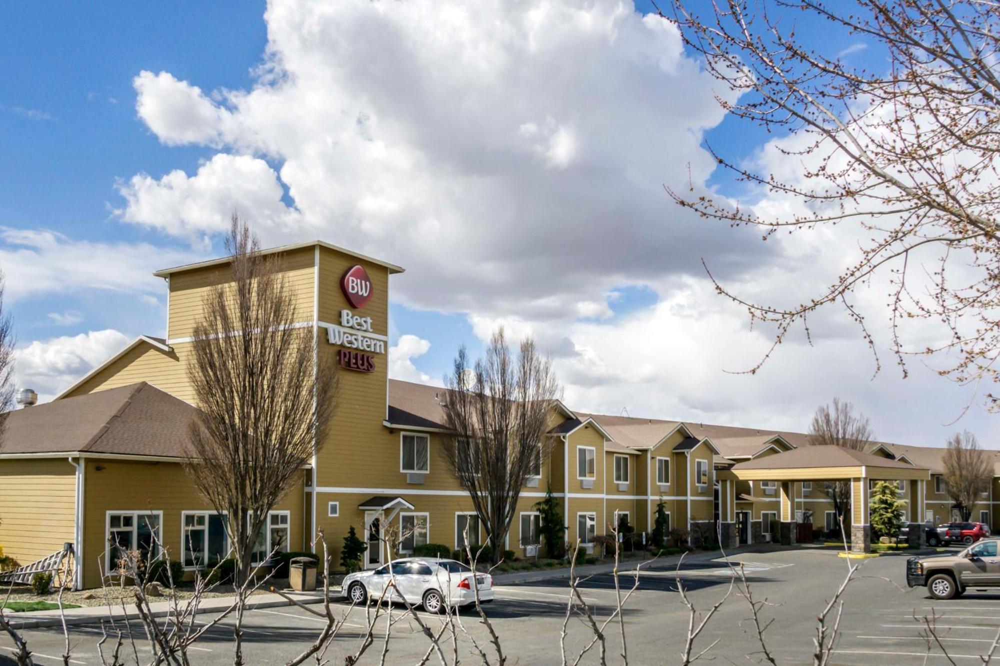 Western Grapevine Hotel 3*